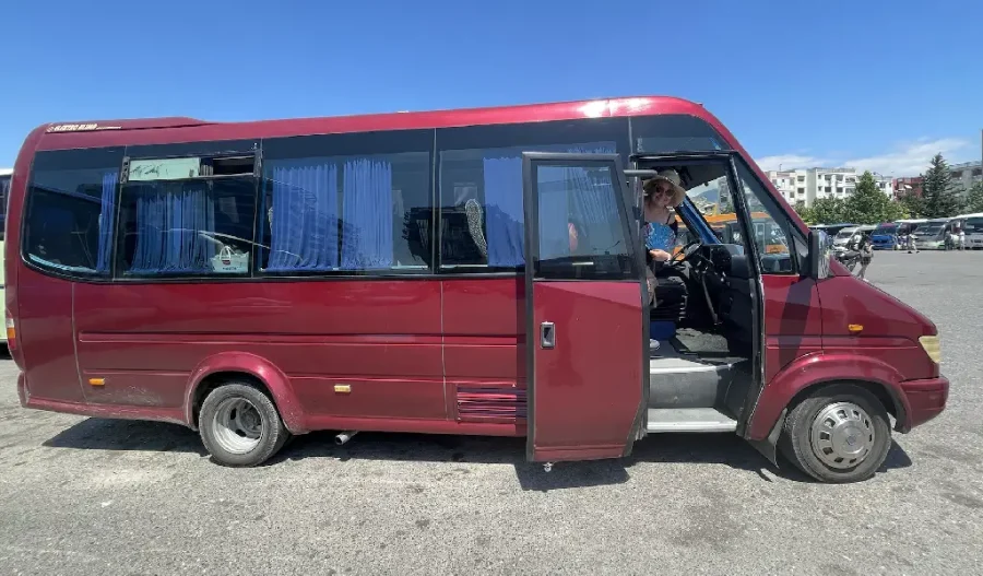 Autobús en Albania